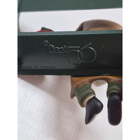 Department 56 "Rest Ye Merry Gentleman" Heritage Village Christmas Figurine - Picture 7 of 9